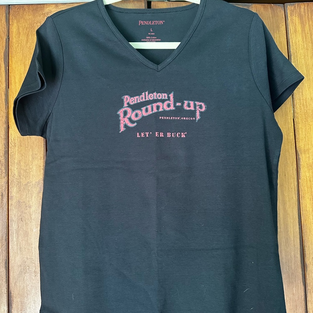 Pendleton Round Up Let r Buck women’s T-shirt